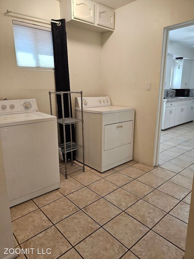 Building Photo - 2 br, 2 bath House - 1029 E Meadowbrook Ave