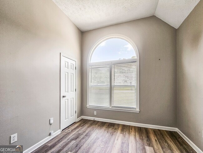 Building Photo - 768 Wilkes Dr