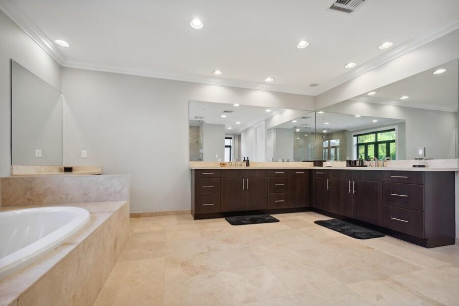 Building Photo - 95 Isle of Venice Dr