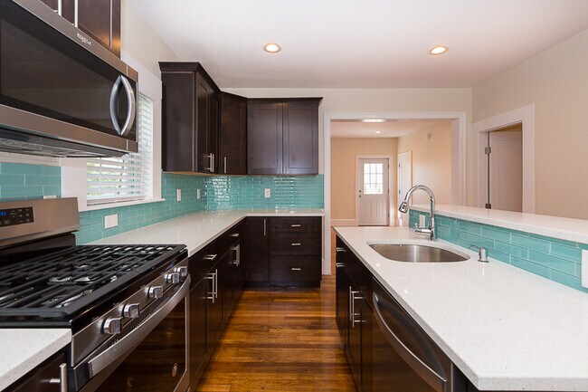 Building Photo - 9 Rock Valley Ave