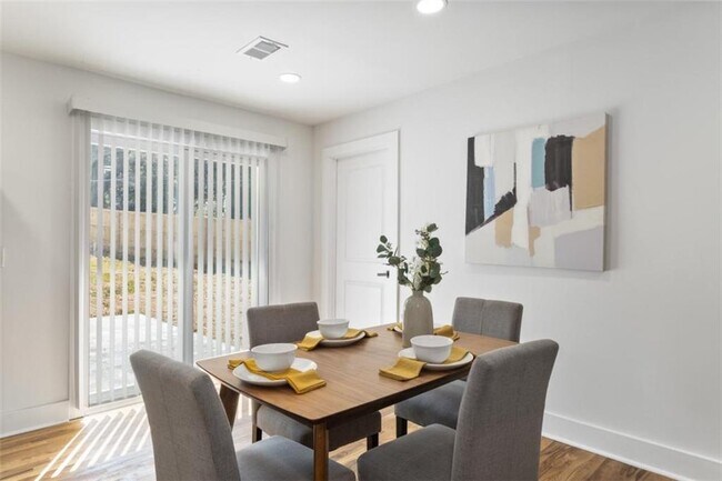 Building Photo - 1514 Peachcrest Rd