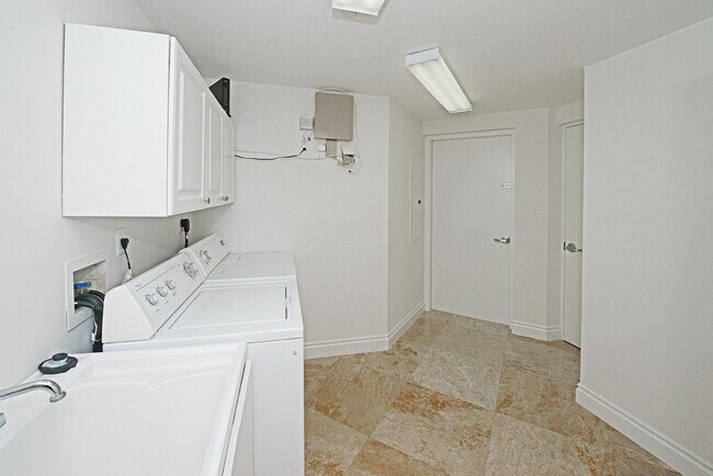 Building Photo - 3740 S Ocean Blvd