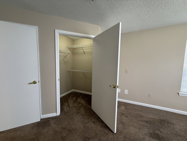 Building Photo - Bellewood Park Apartments
