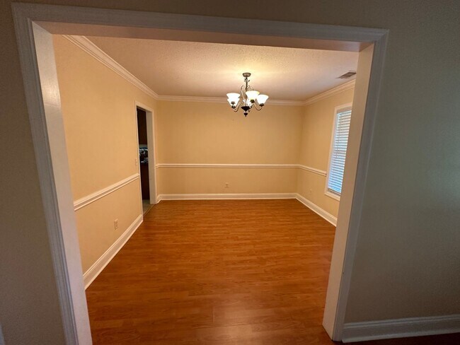 Building Photo - 789 Spence Dr