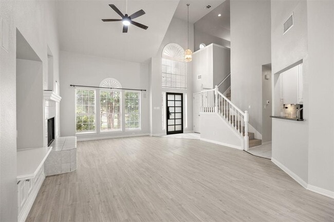 Building Photo - 1604 Lakeway Blvd