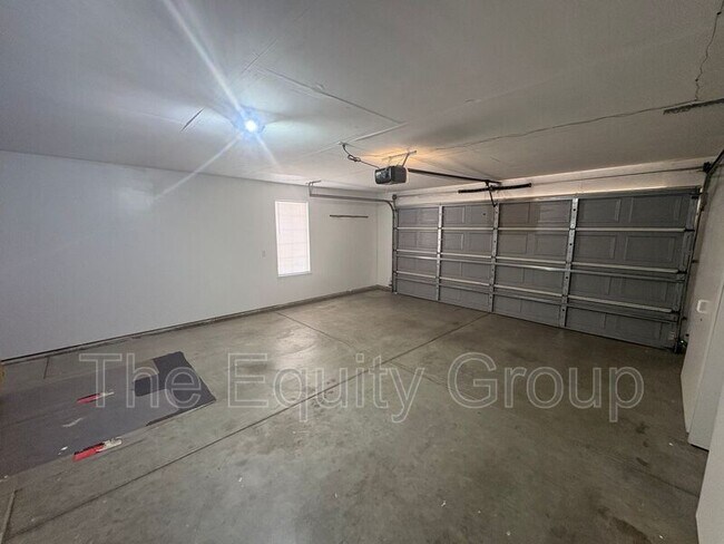 Building Photo - 2935 S Aspen St
