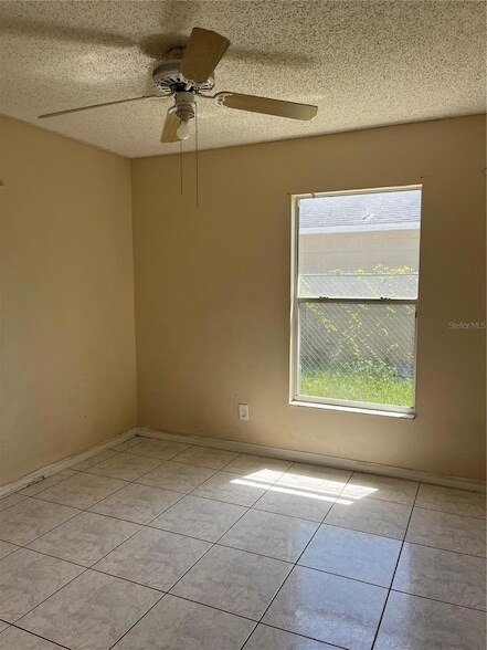 Building Photo - 2131 Rj Cir