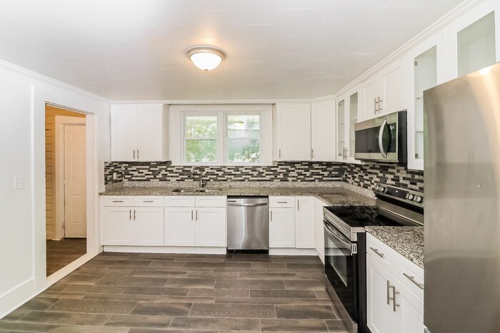 Building Photo - 360 5th St