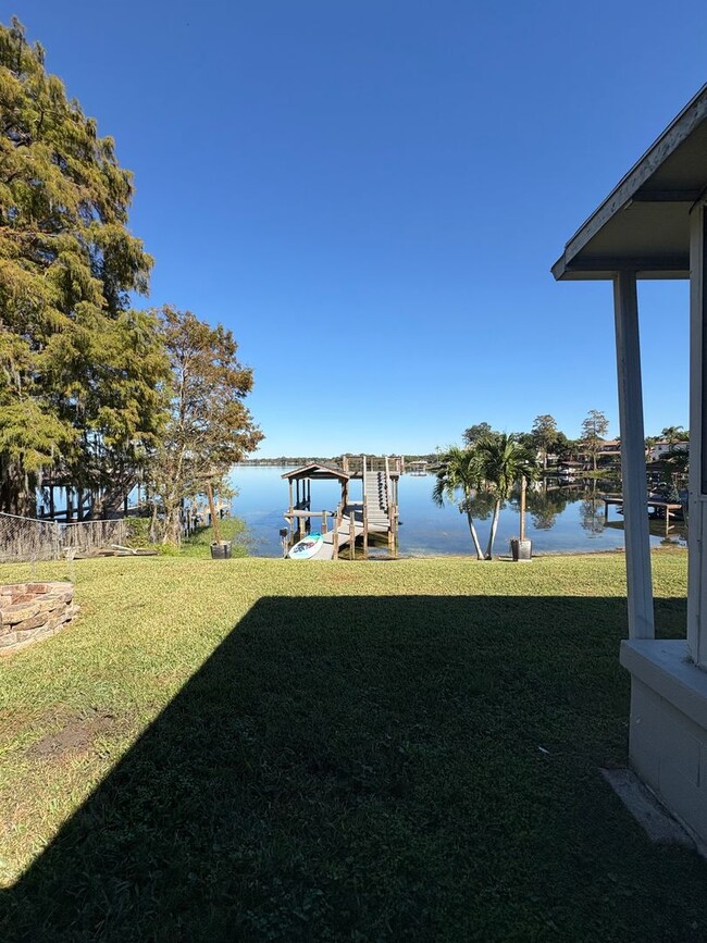 Building Photo - Quiet secluded lakefront  3 bed 2 bath pro...