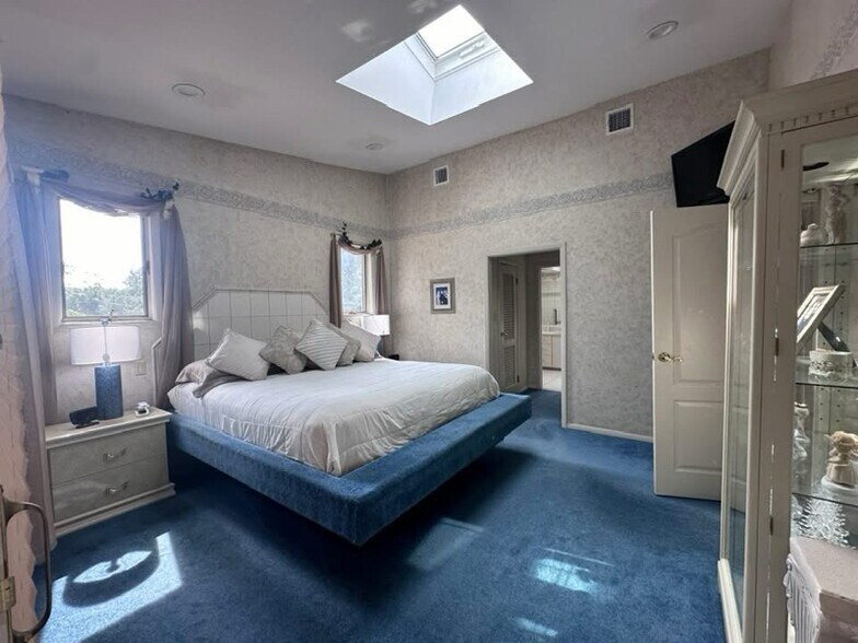 Building Photo - 500 Hoffman Ln