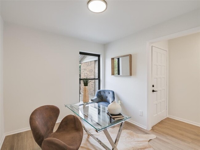 Building Photo - 10055 Woodland Village Dr