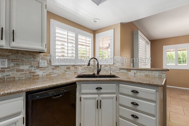 Building Photo - 26002 S La Cite Dr
