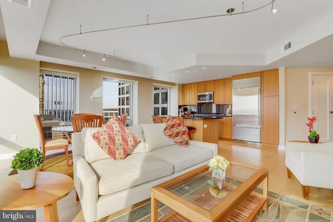 Building Photo - 1111 19th St N