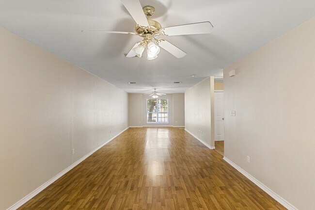 Building Photo - 912 Willow Pond St