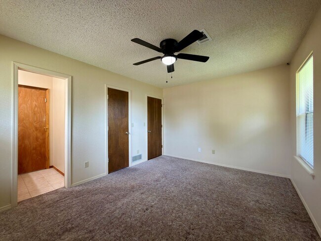 Building Photo - Gorgeous Brick Home for Rent! - 3 Bedroom, 2 Bath, 2 Car garage - 1,797 sf