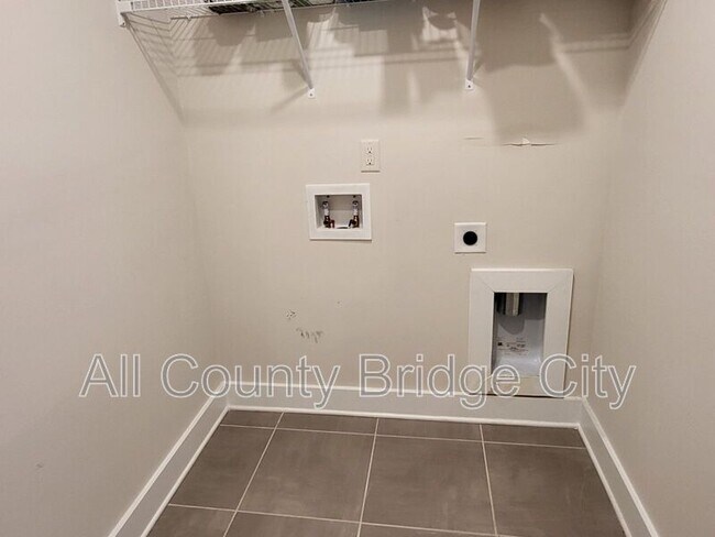 Building Photo - 66 Galley Ln