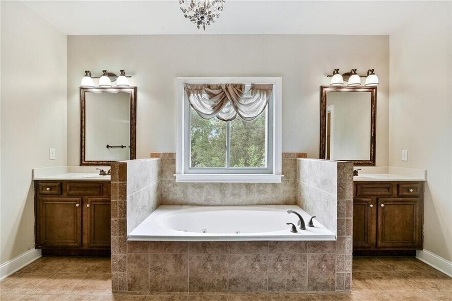 Building Photo - 4530 Fernbrook Pl