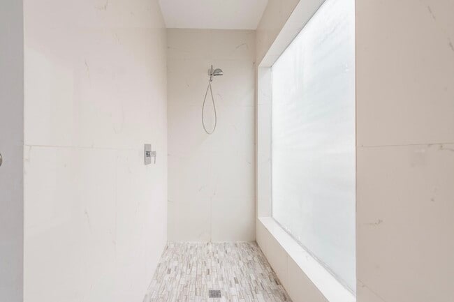 Building Photo - 1022 Forest Home Dr