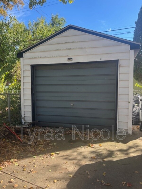 Building Photo - 4235 Glendale Ave