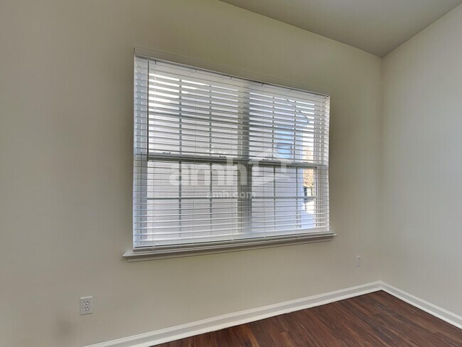 Building Photo - 7207 Tanners Creek Dr