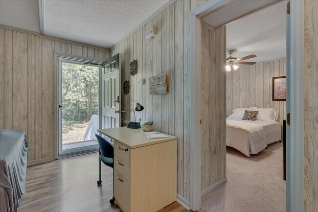 Building Photo - 4225 Meadowbrook Rd