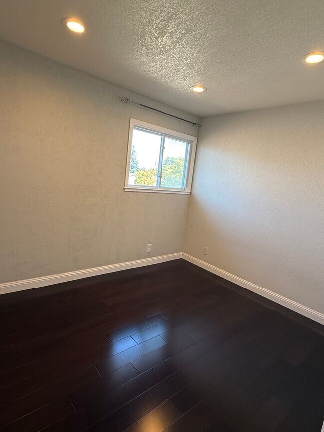 Building Photo - 32625 Lake Mead Dr