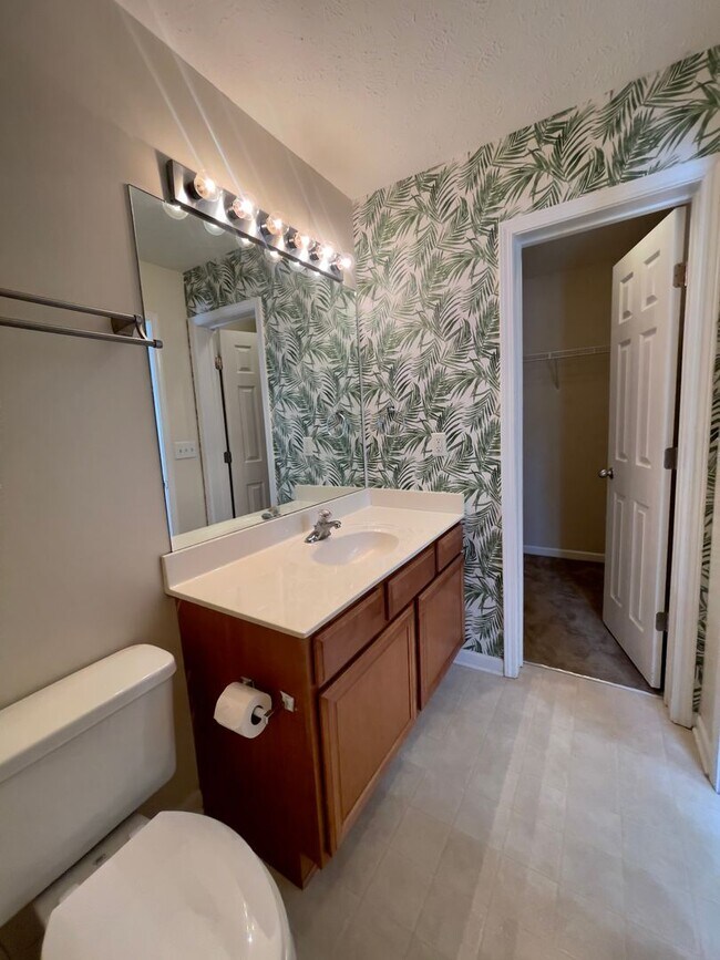 Building Photo - Perfect For Roommates!