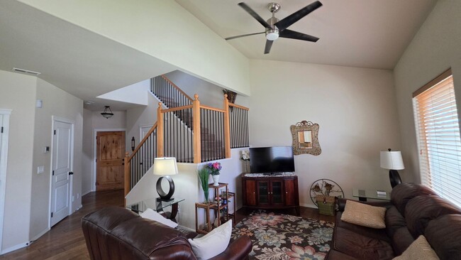 Building Photo - Beautiful home in quiet Pine Tree Village Community neighborhood