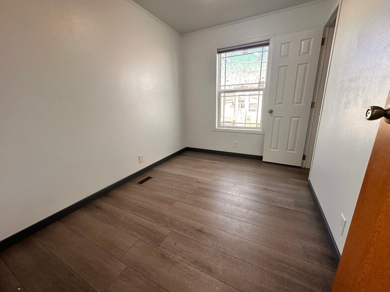 Building Photo - 22 Lapin St