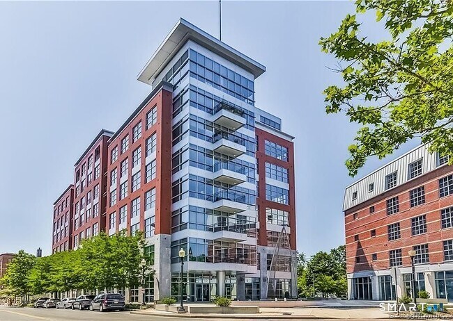 Building Photo - 33 N Water St