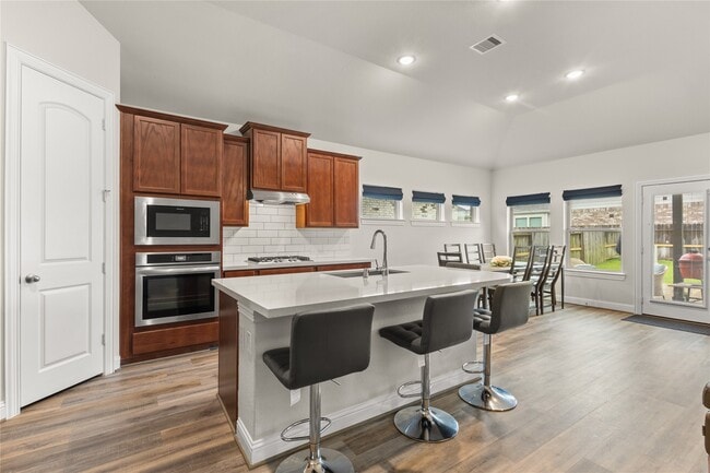 Building Photo - 6027 Thief River Fls Dr