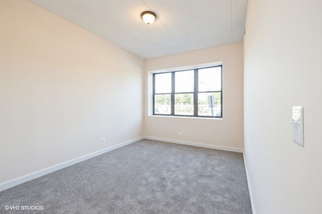 Building Photo - 4752 S Wabash Ave