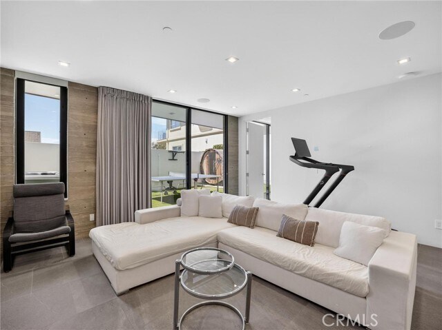 Building Photo - 703 N Lucia Ave