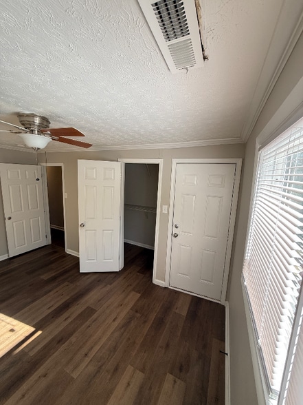 Building Photo - 1462 St Michael Ave