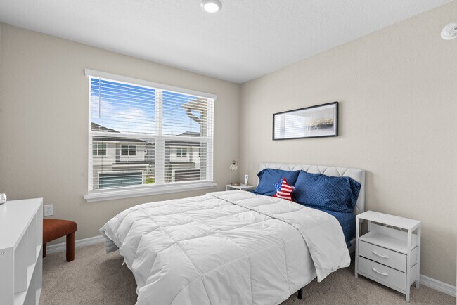 Building Photo - 3BR Center Lake Townhome | 2-Car Garage, Loft & Resort-Style Amenities