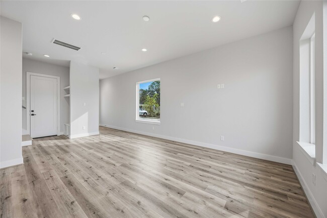 Building Photo - 6112 De Campo St