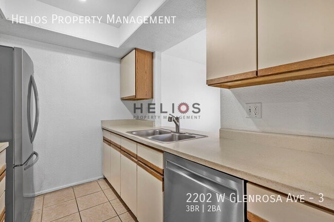 Building Photo - 2202 W Glenrosa Ave