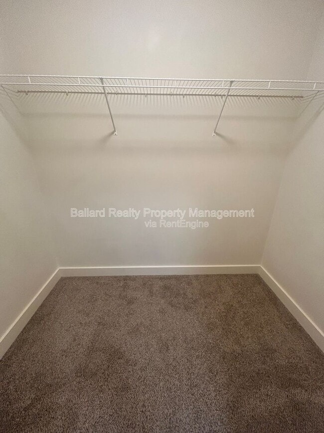 Building Photo - 700 E Denny Way