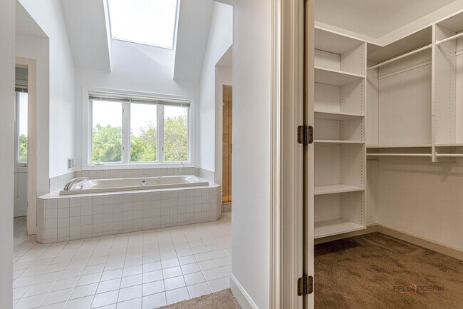 Building Photo - 5420 Belmont Ct