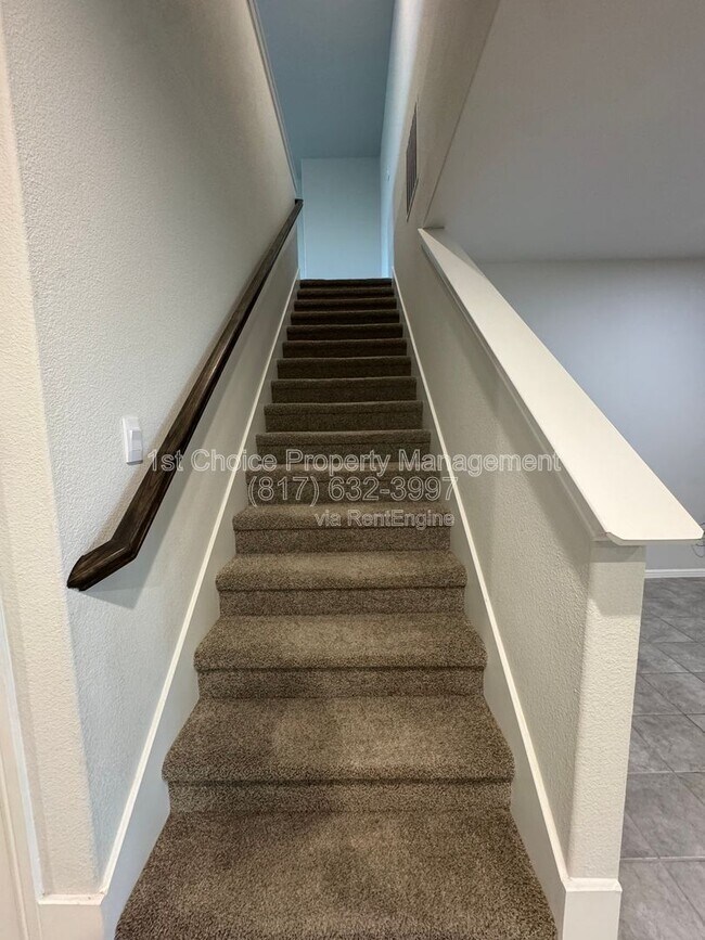Building Photo - 7948 Oaktown Dr