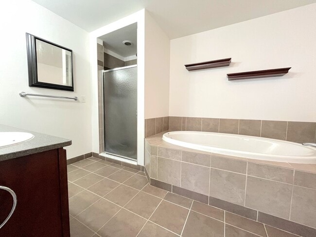 Building Photo - 210 Ellicott St