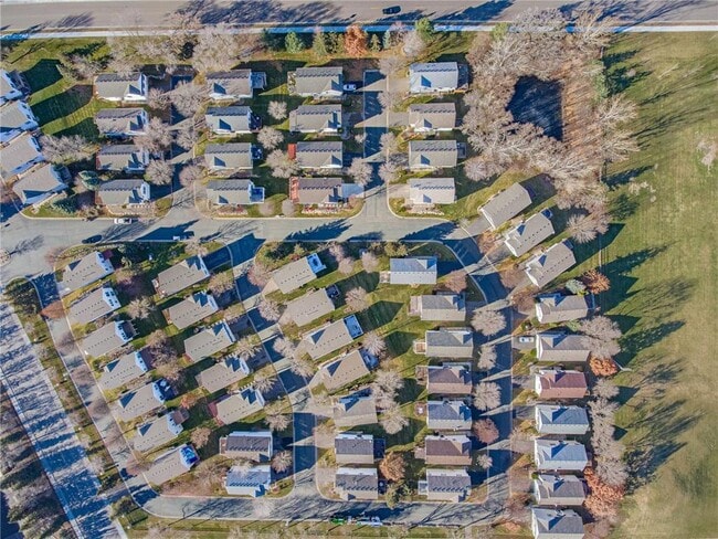 Building Photo - 916 Parkside Blvd