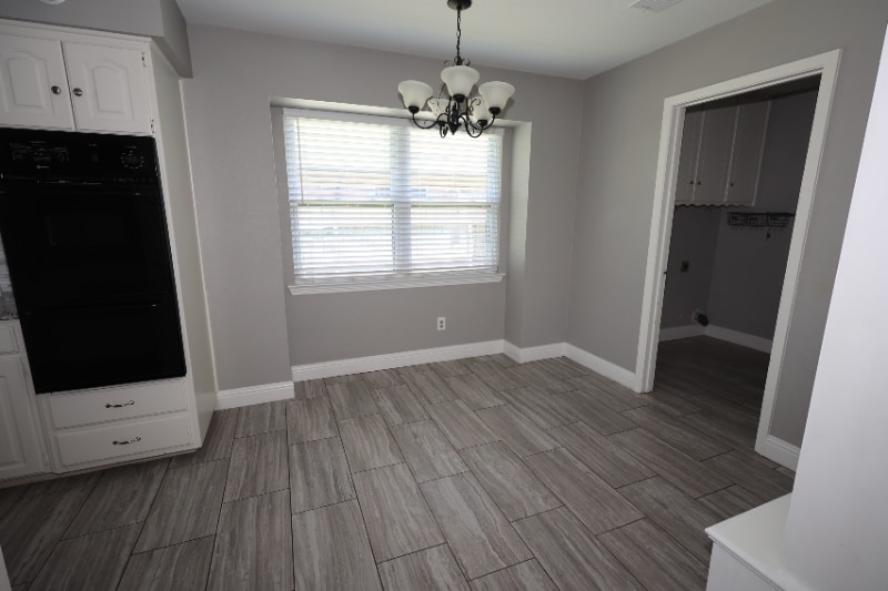 Building Photo - 412 Live Oak Dr