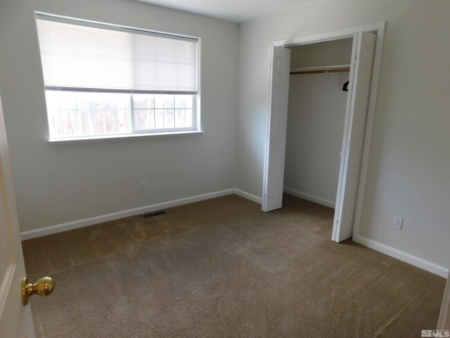 Building Photo - 817 Woodhaven Dr