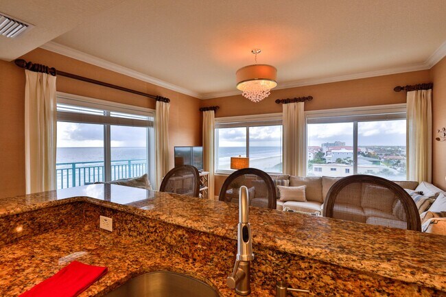 Building Photo - Oceanfront Condo 2 bed/ 2ba Beautifully Decorated and Furnished