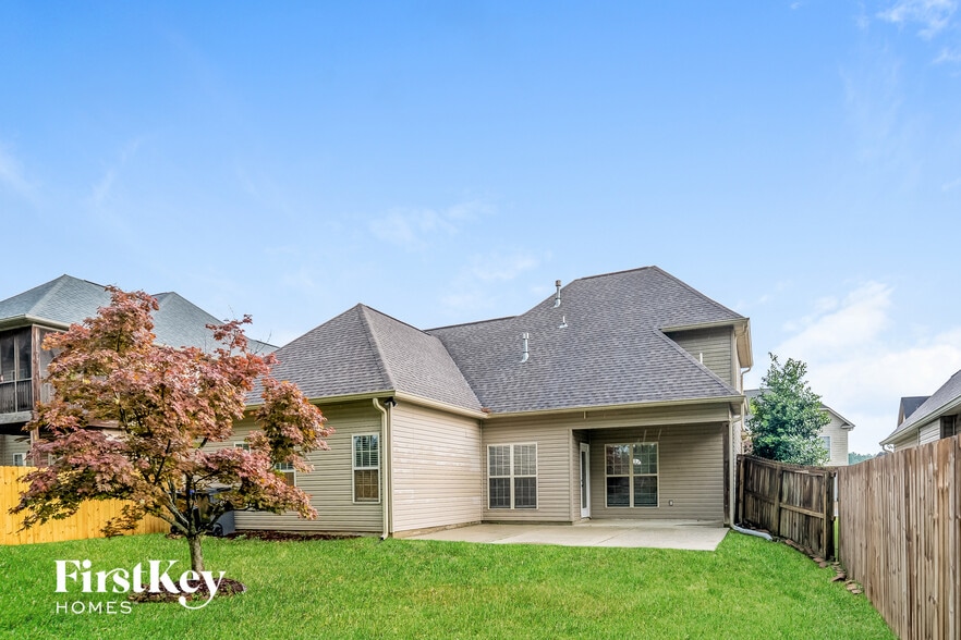 Building Photo - 145 Pine Ct