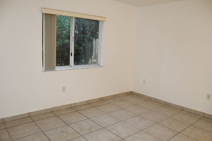Building Photo - 1240 SE 31st Ct