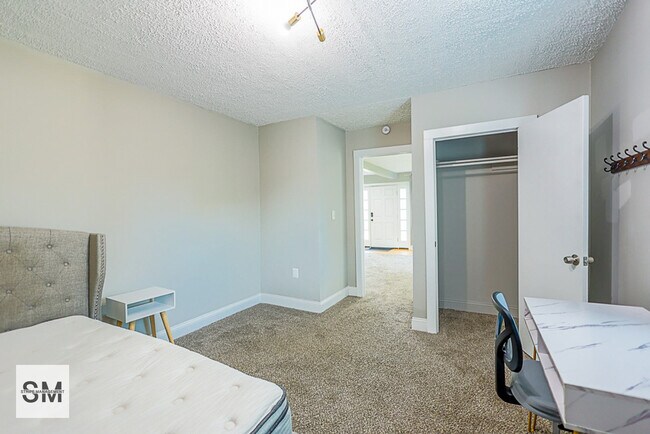 Building Photo - 9615 51st Ave