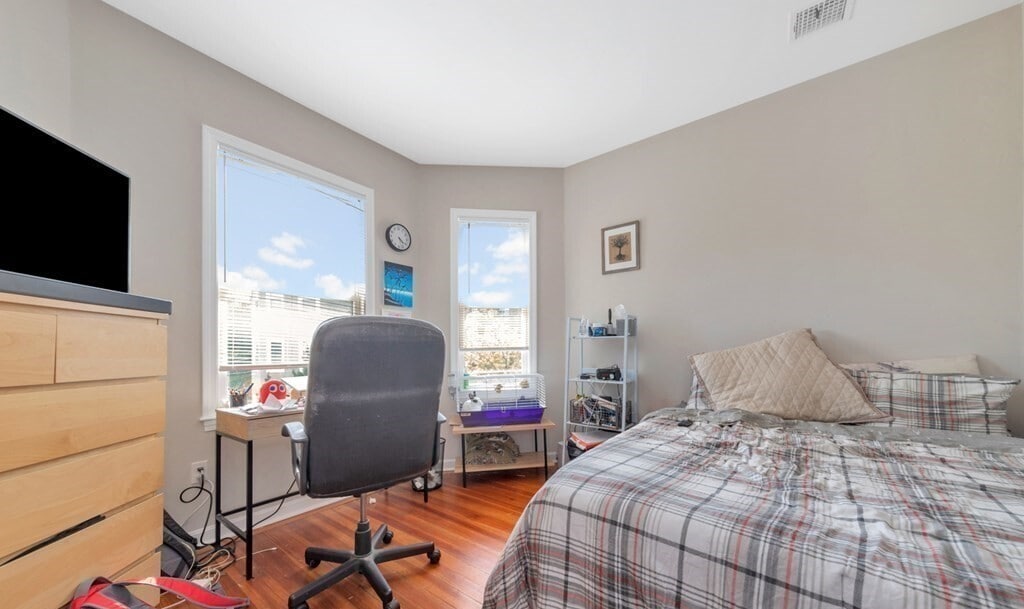 Building Photo - 228 Calumet St