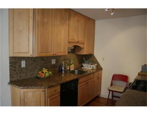 Building Photo - 87 Floral St